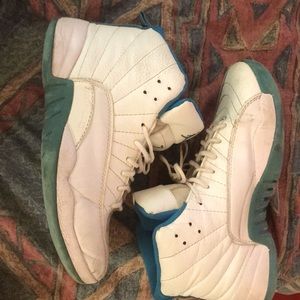 Jordan 12 university blue